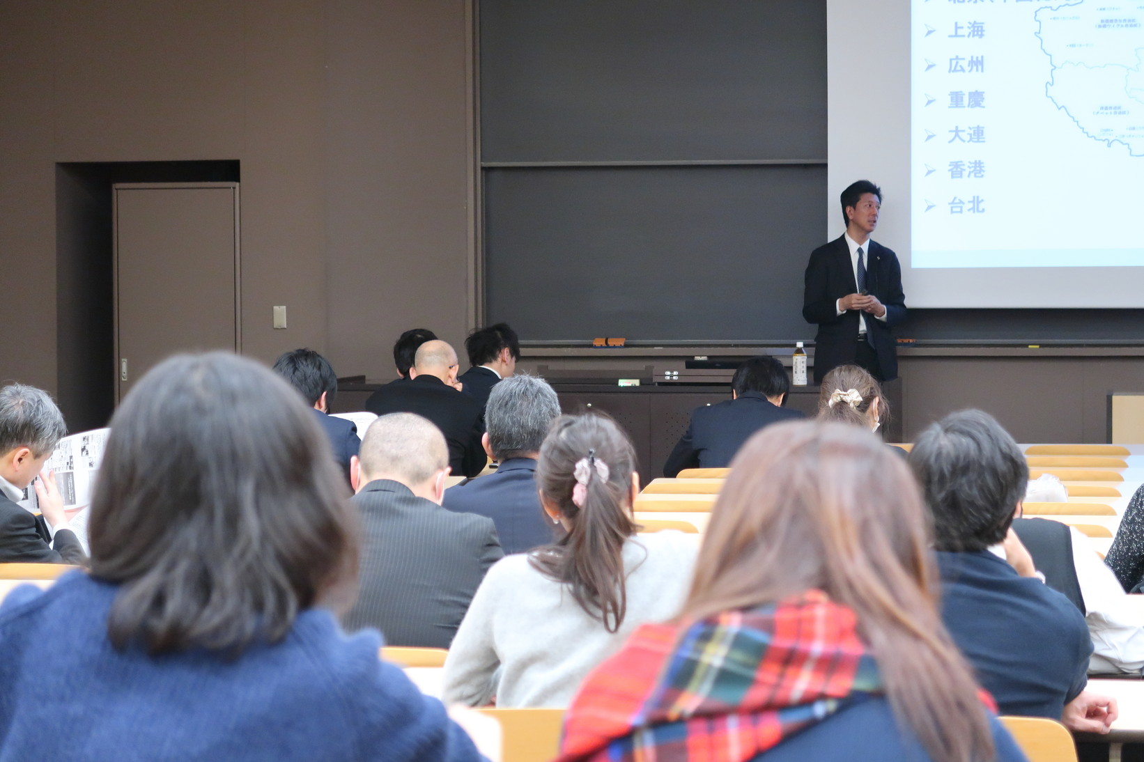 Nikkei Asian Reviewと日経中文網から読み解くメディアの グローバル化 例会写真 2