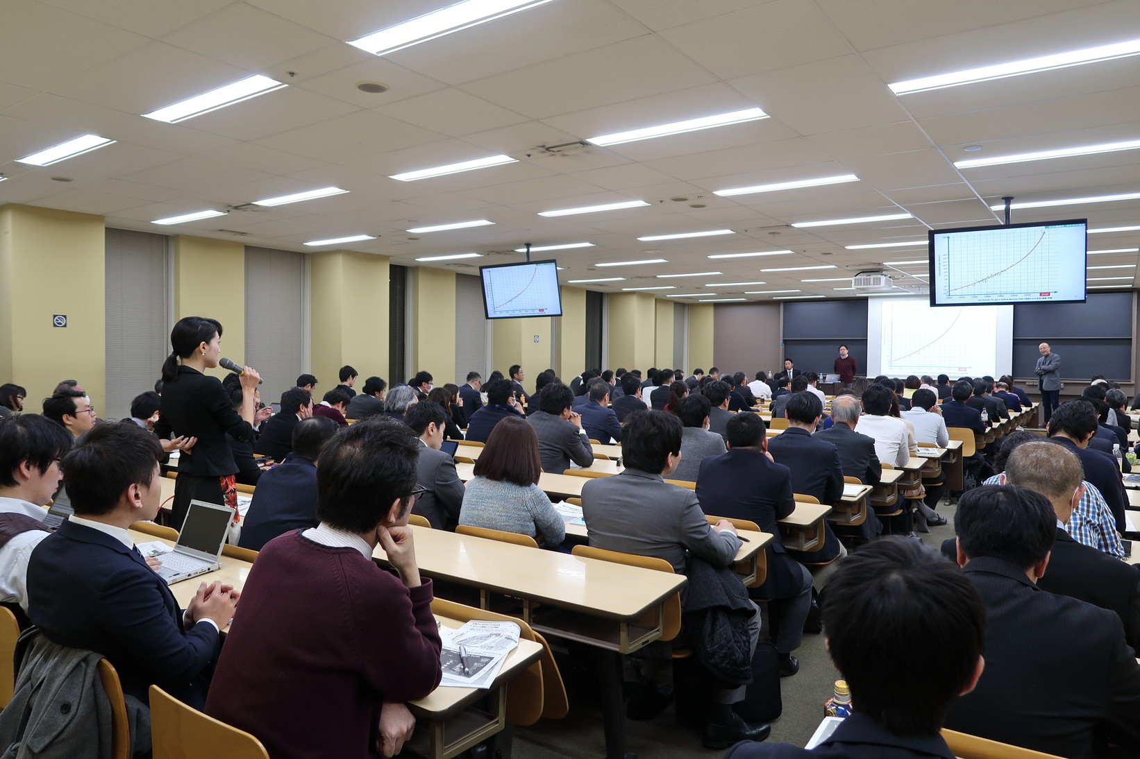 縮小する国内市場を背景に持つ日本企業の グローバル・マーケティングの在り方 例会写真 6