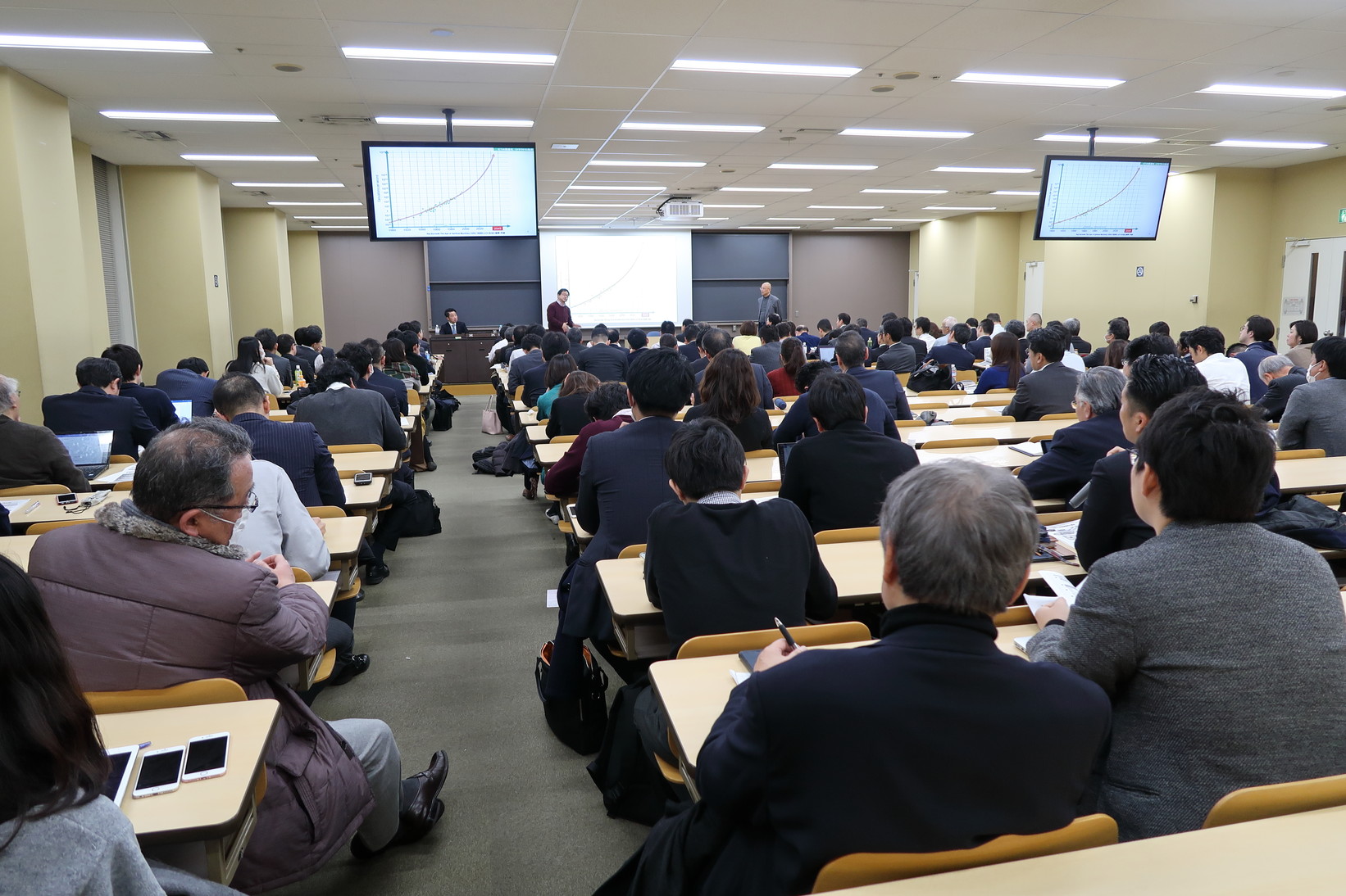 縮小する国内市場を背景に持つ日本企業の グローバル・マーケティングの在り方 例会写真 7