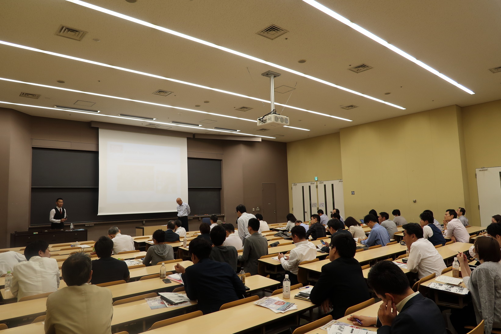 斜陽産業における、生き残り施策及び成長戦略としての共創＋グローバル展開 例会写真 3