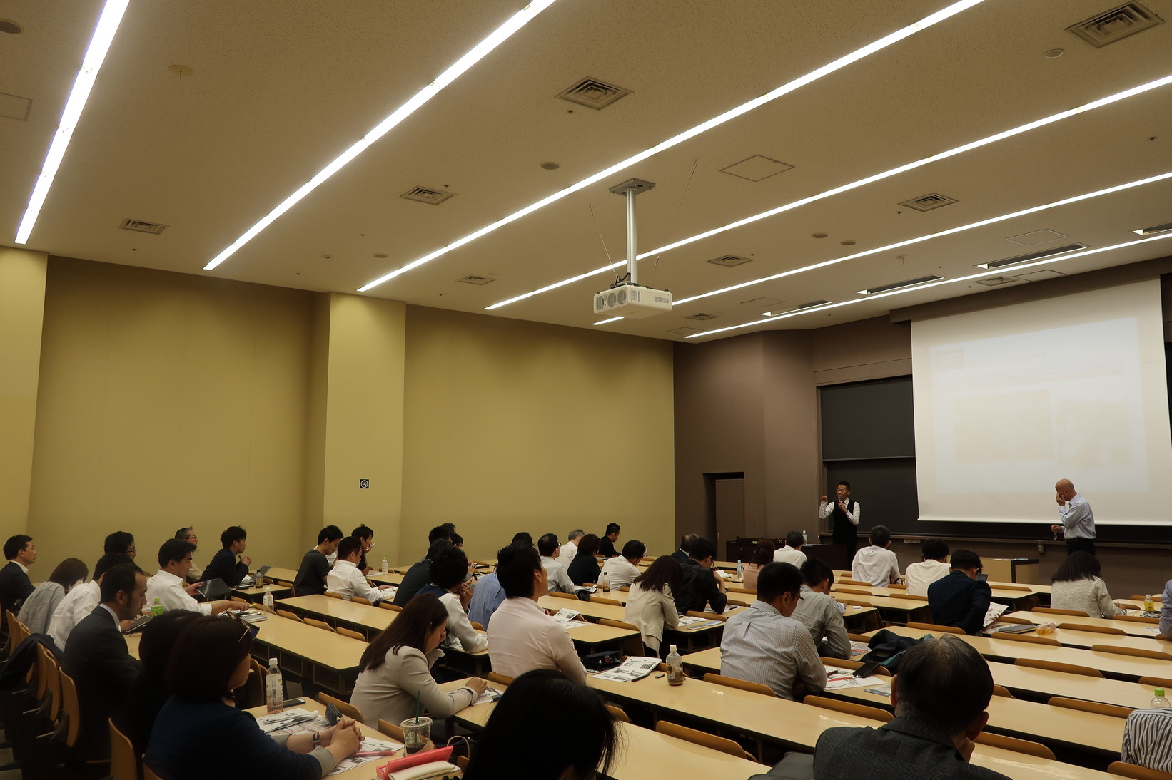 斜陽産業における、生き残り施策及び成長戦略としての共創＋グローバル展開 例会写真 4