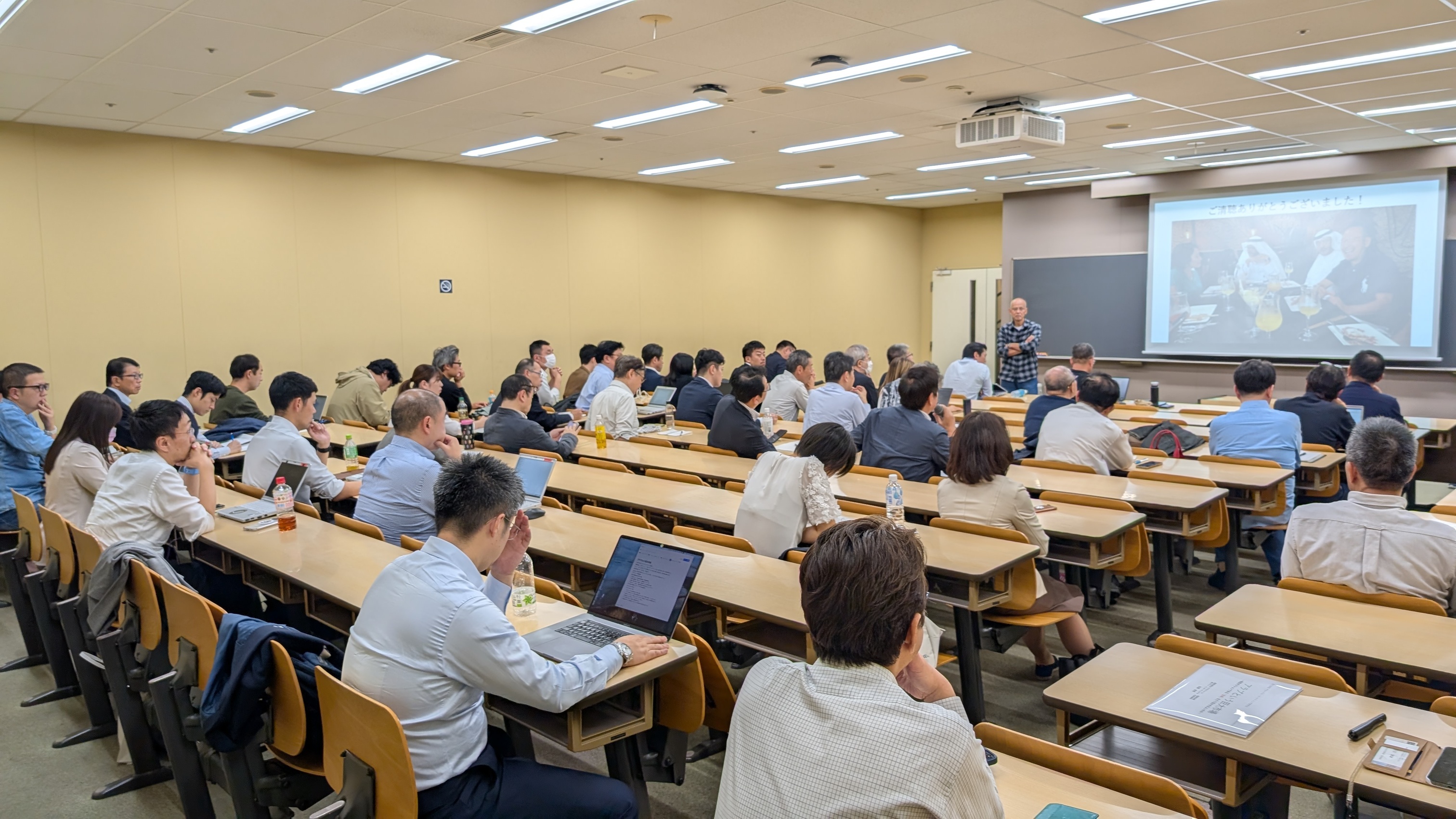 アラブという巨大市場：特殊ポジションである「日本」をどう活かせばよいのか 例会写真 2