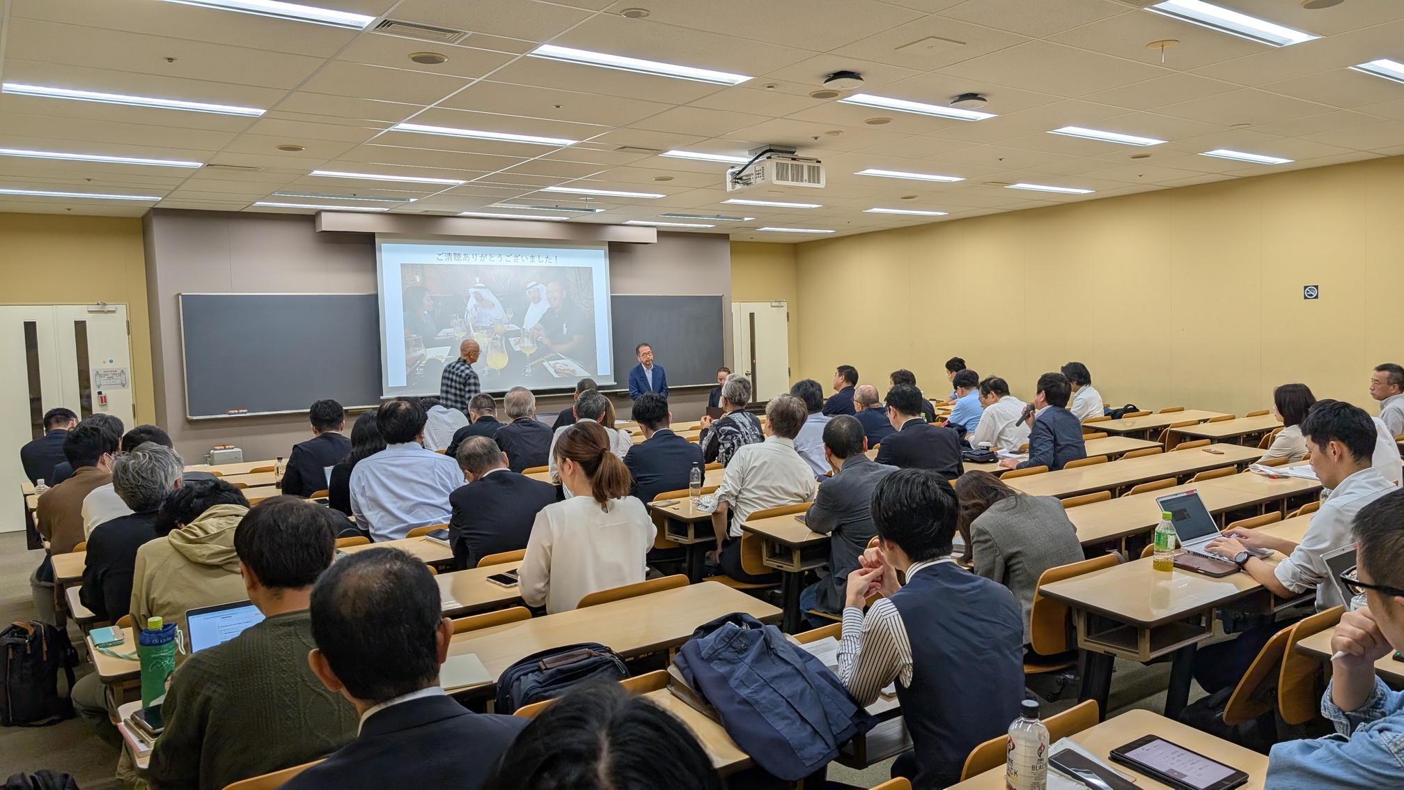 アラブという巨大市場：特殊ポジションである「日本」をどう活かせばよいのか 例会写真 3